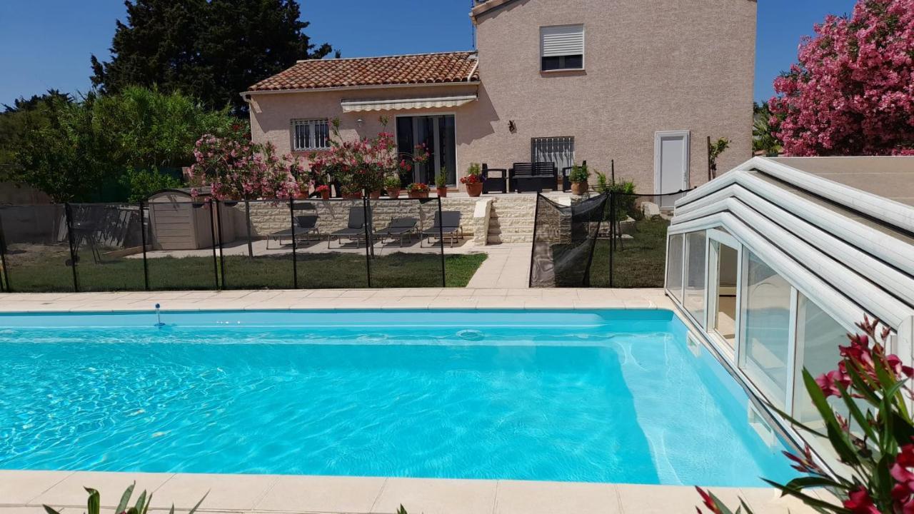 Villa Avec Plage A Pied Et Grande Piscine Сент-Марі-ла-Мер Екстер'єр фото