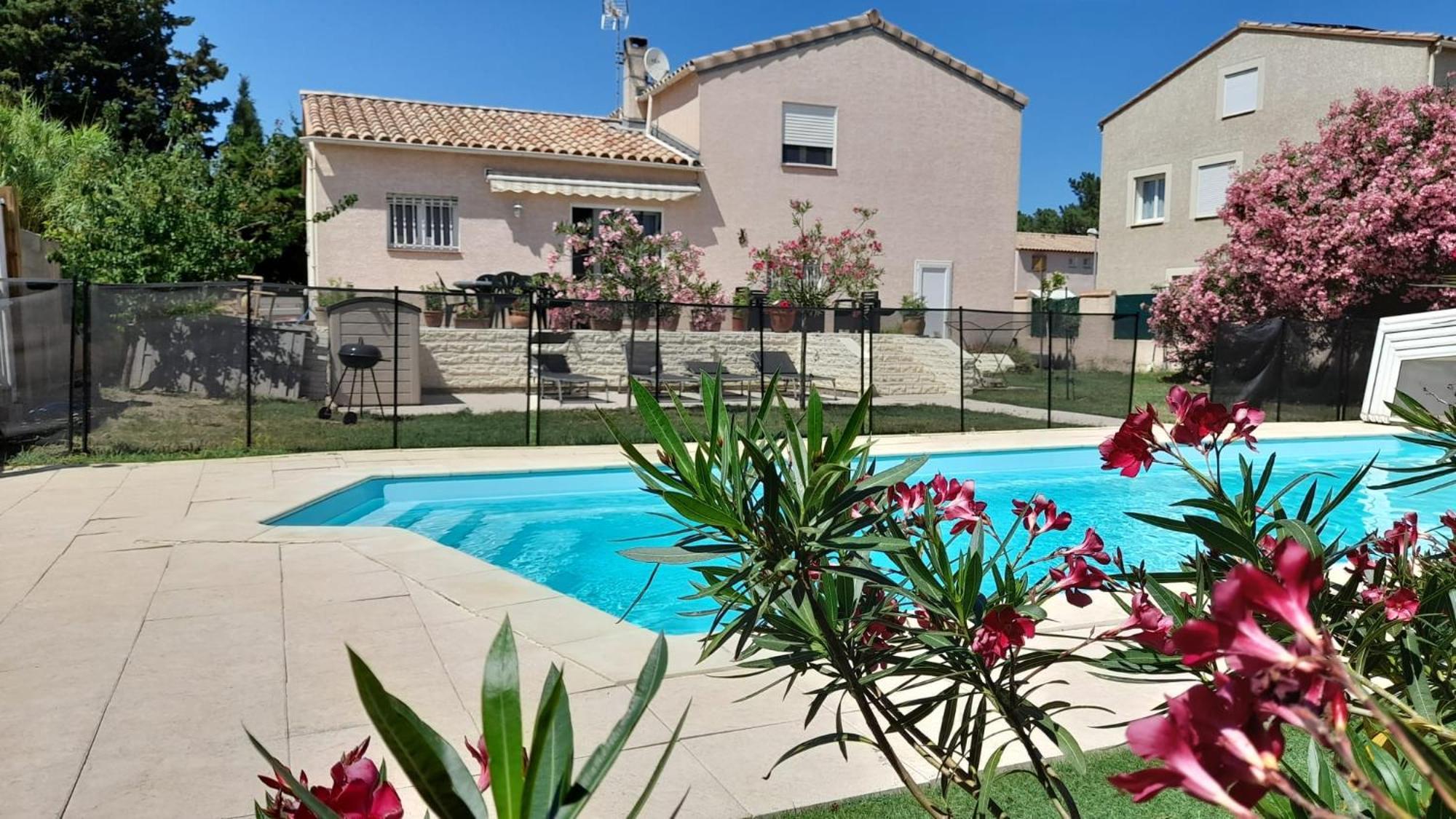 Villa Avec Plage A Pied Et Grande Piscine Сент-Марі-ла-Мер Екстер'єр фото