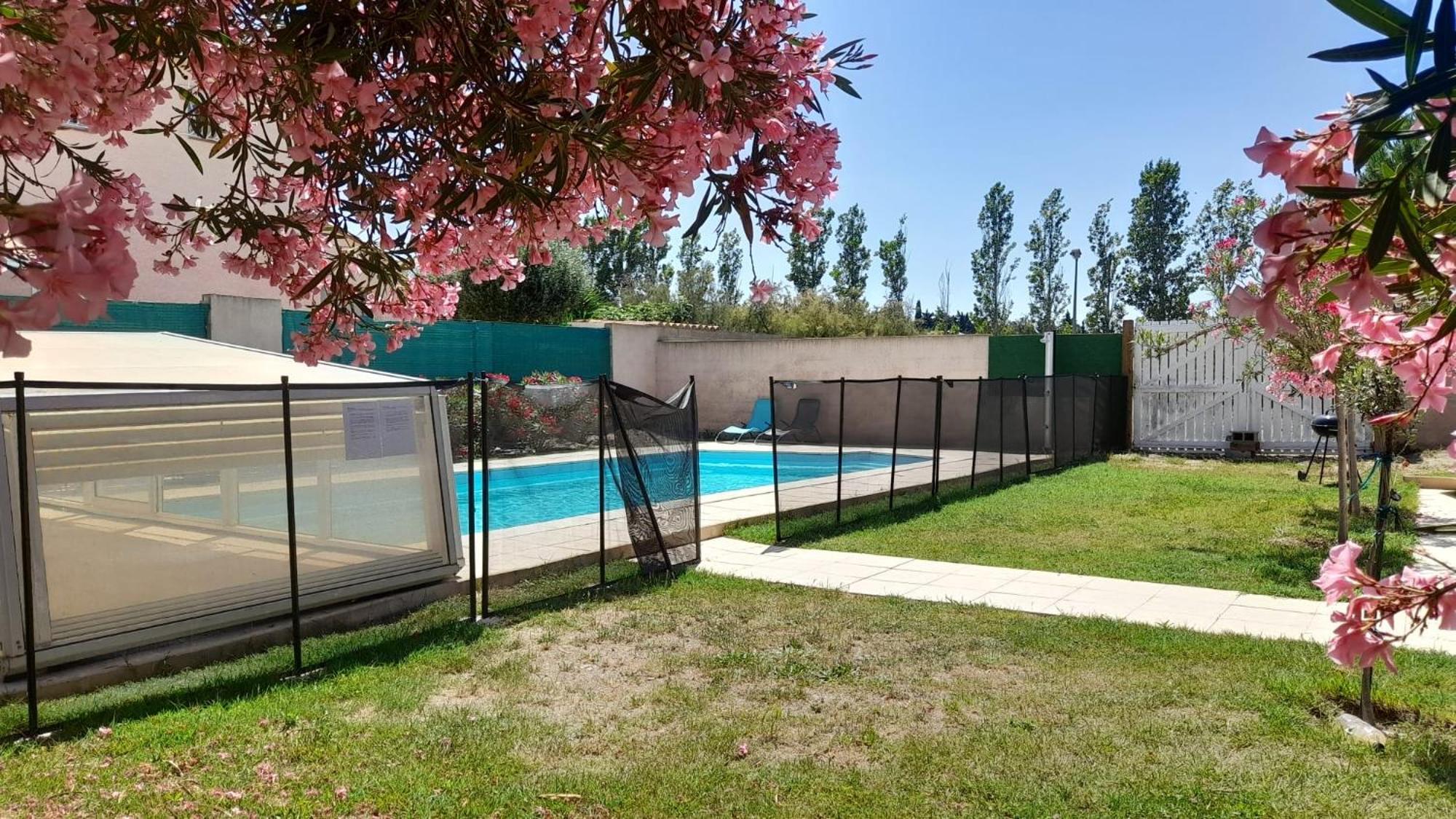 Villa Avec Plage A Pied Et Grande Piscine Сент-Марі-ла-Мер Екстер'єр фото